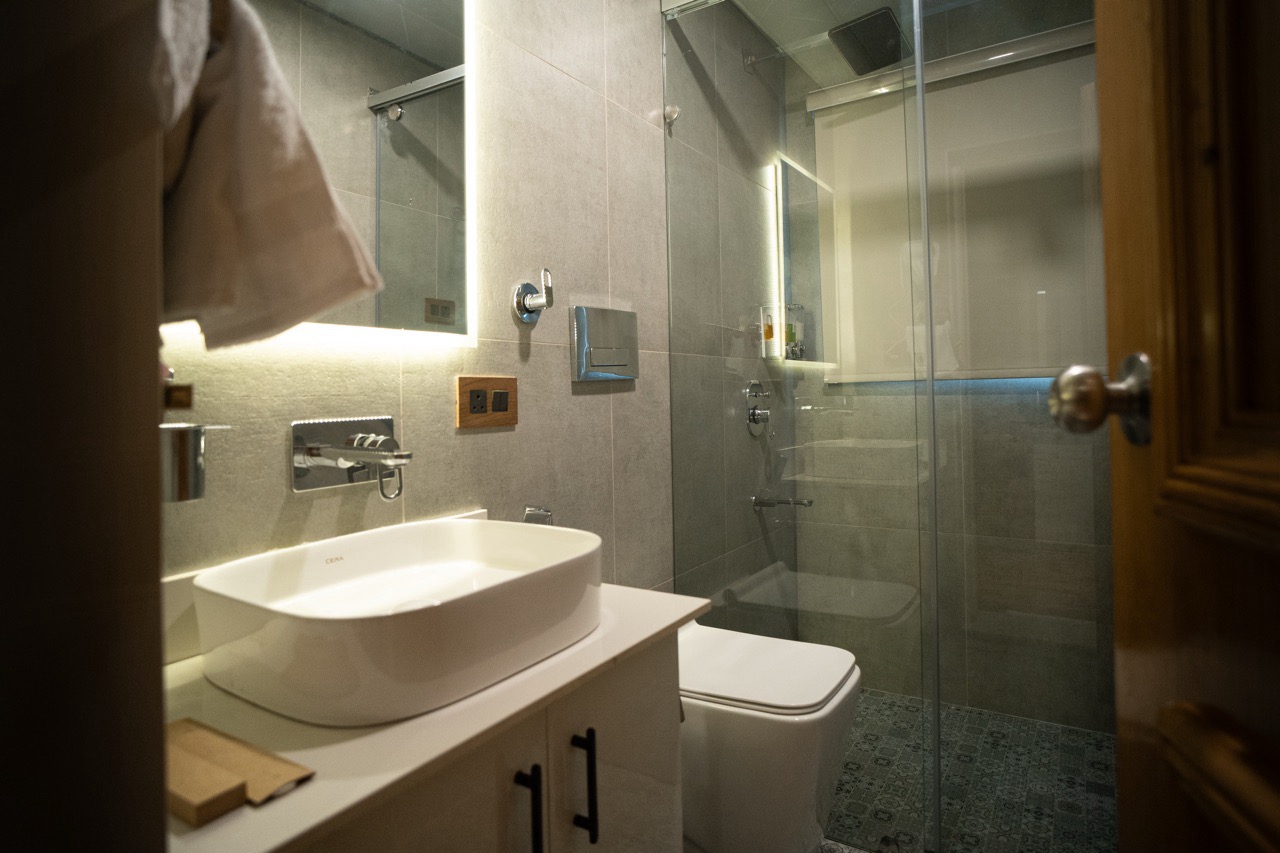 Modern en-suite bathroom of the Deluxe Room featuring premium fittings and clean toiletries at Walnut Village Resort